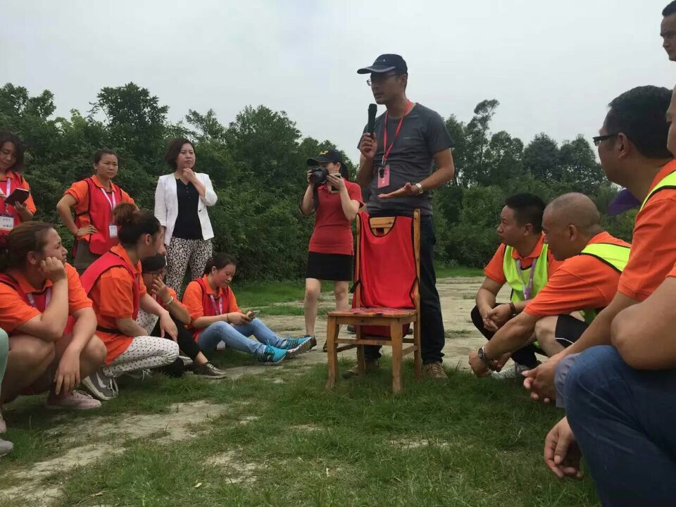 全国第二届牛商争霸赛四川赛区的启动仪式。来自四川各地的优秀牛商们齐聚一堂，为全国第二届牛商争霸赛四川赛区举行了隆重的启动仪式。
